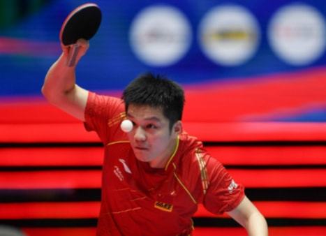 己肩上承载 己肩上承载