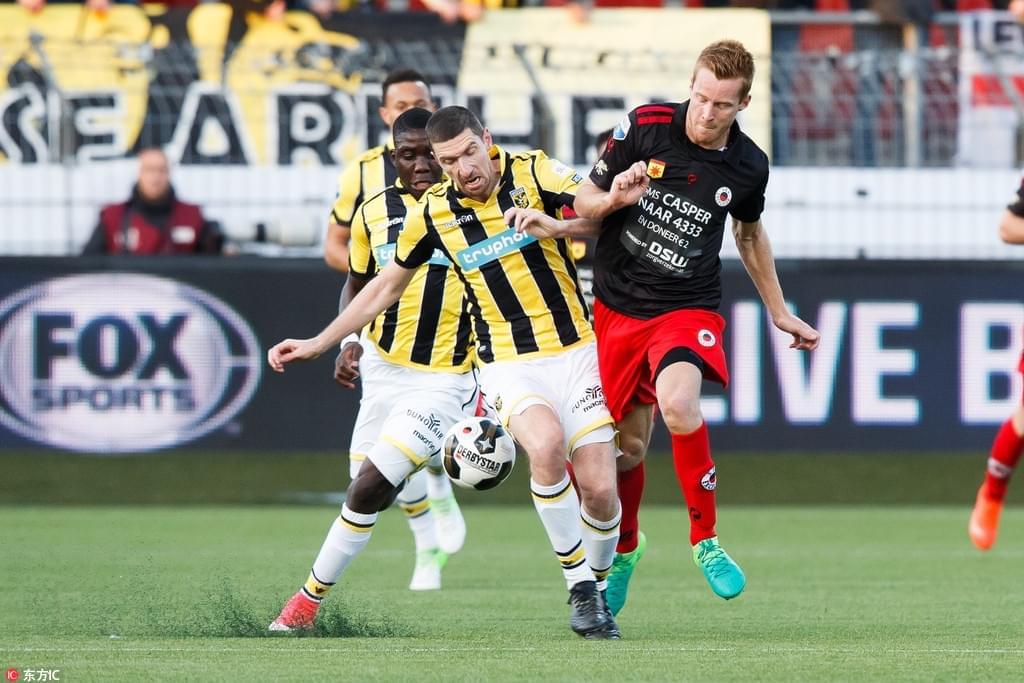 让国足球员 让国足球员